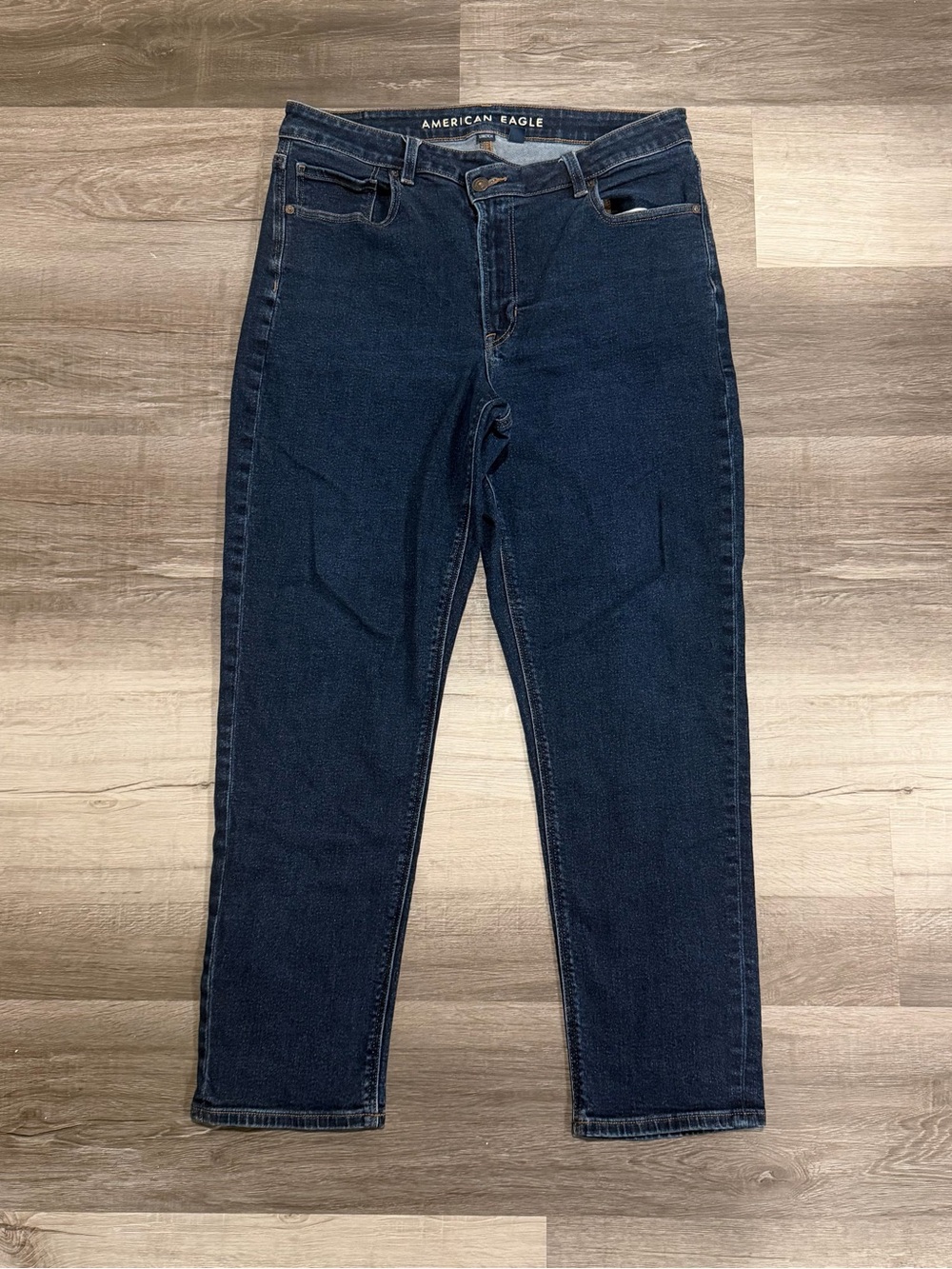 American Eagle Women’s High Rise Med Wash Blue Denim Mom Jeans Size 12 Reg